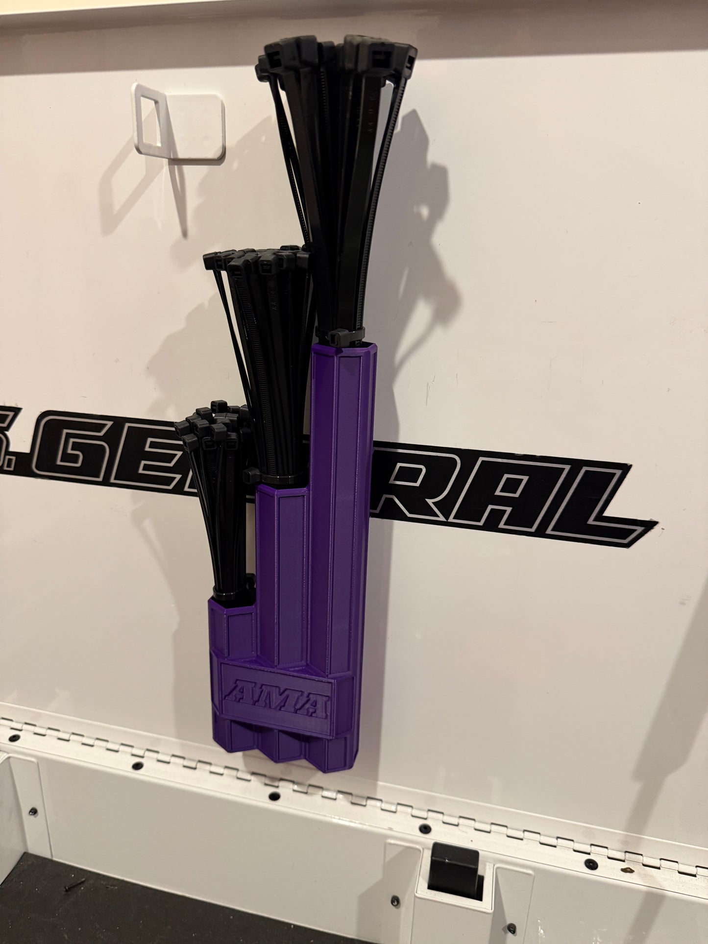 AMA Magnetic Zip Tie Organizer