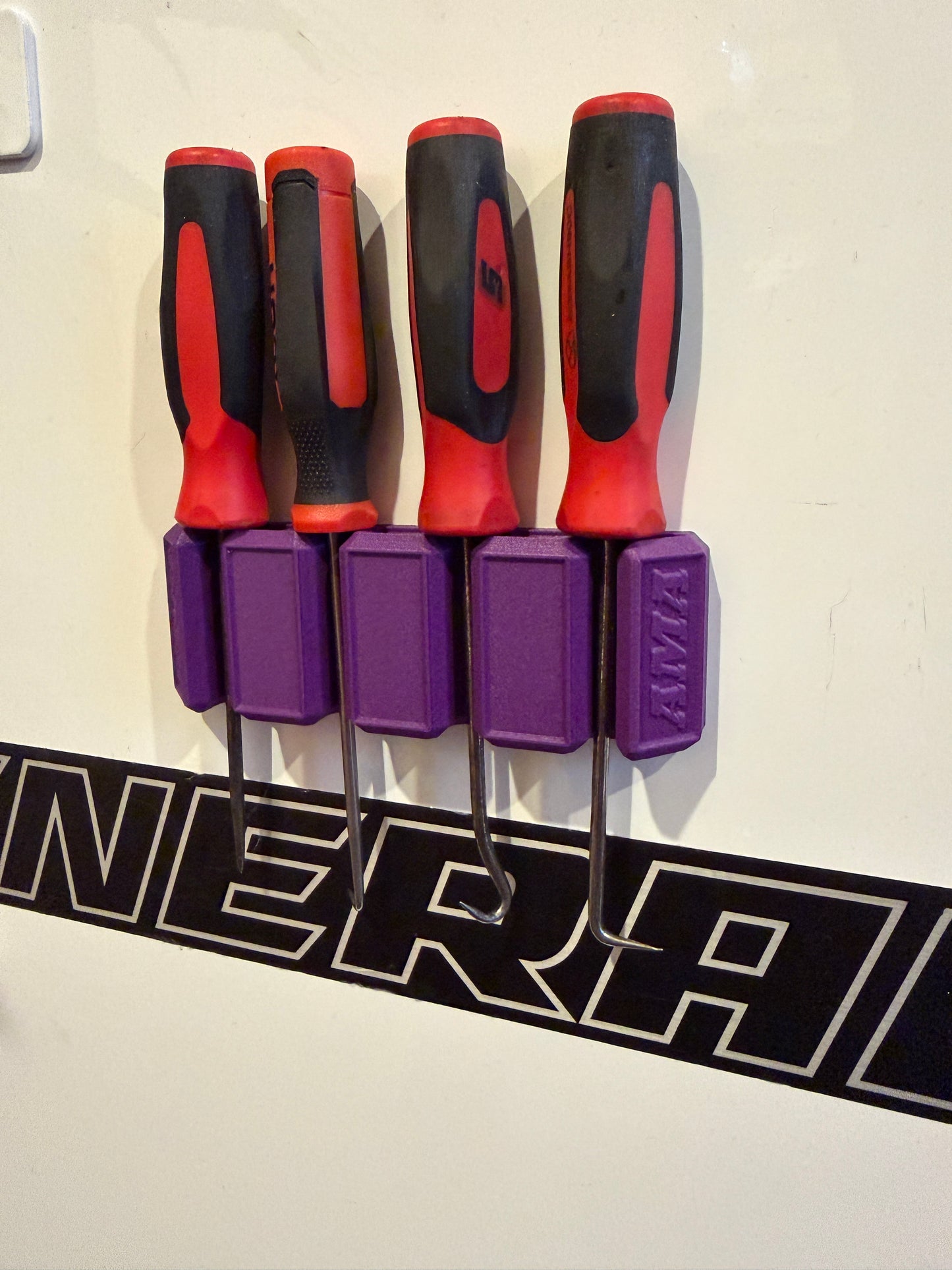 AMA Magnetic Pick Organizer