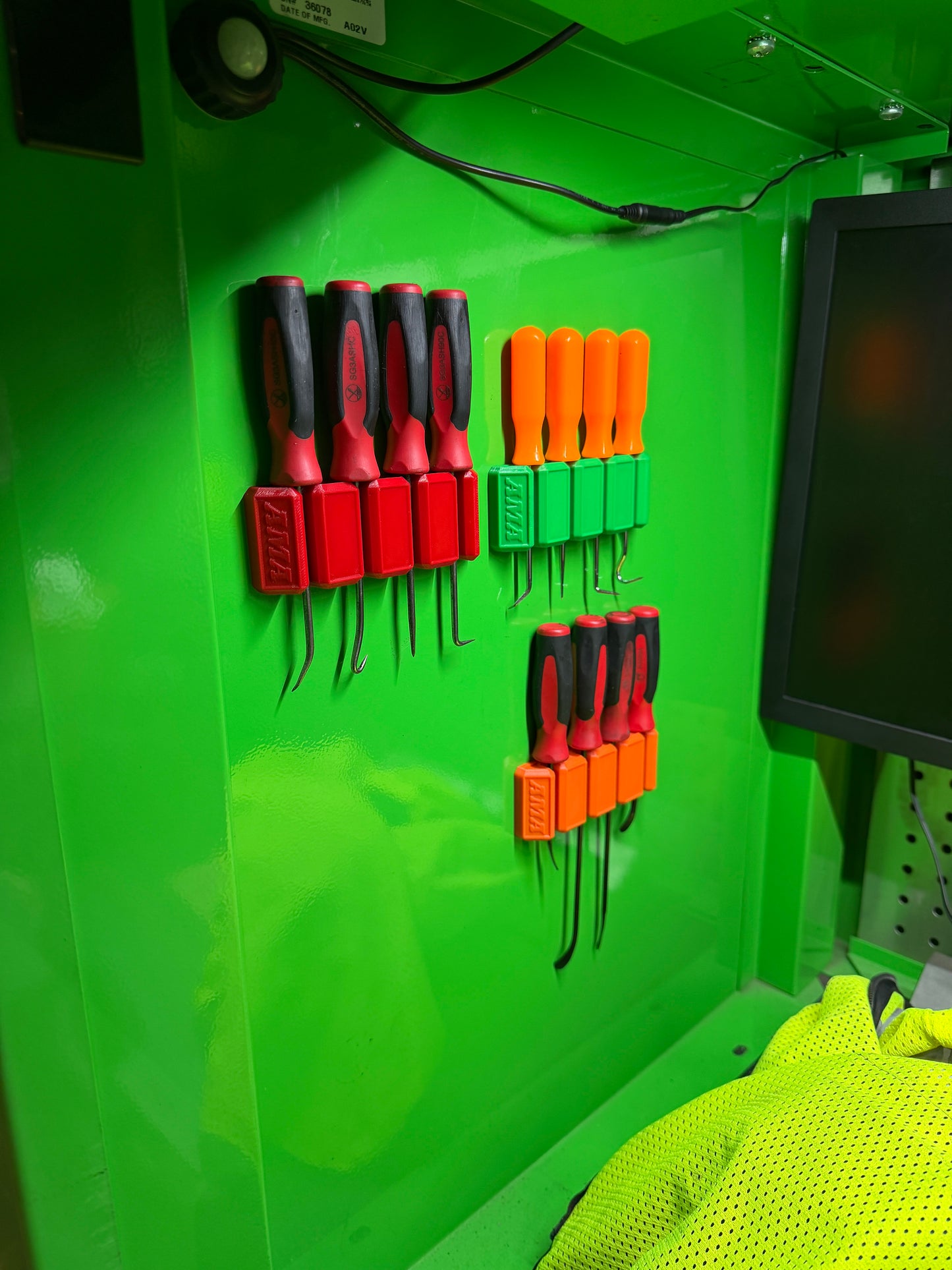 AMA Magnetic Pick Organizer